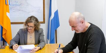 Ushuaia: firman convenio para la adquisición de equipamiento para el matadero