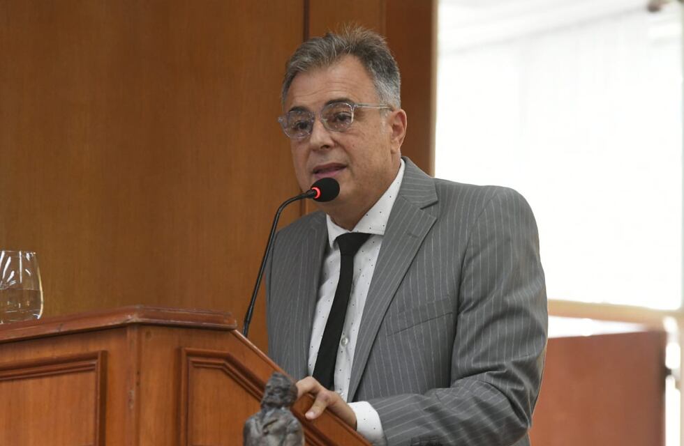 El intendente Luis Castellano tiene dengue