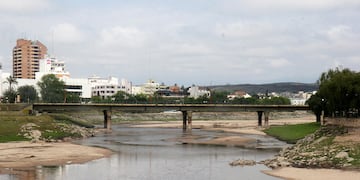 Tras las lluvias, el río San Antonio en la desembocadura del Lago San Roque, Córdoba. (La Voz)
