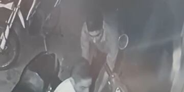 Robo en una playa de estacionamiento.