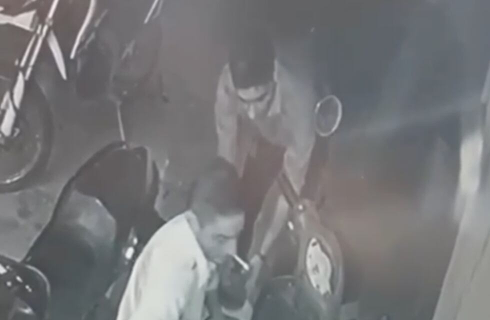 Córdoba: delincuentes robaron una moto de un estacionamiento y horas más tarde regresaron por otra