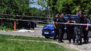 La víctima cayó herida este lunes cerca del cruce de Cavia y Ghiraldo.