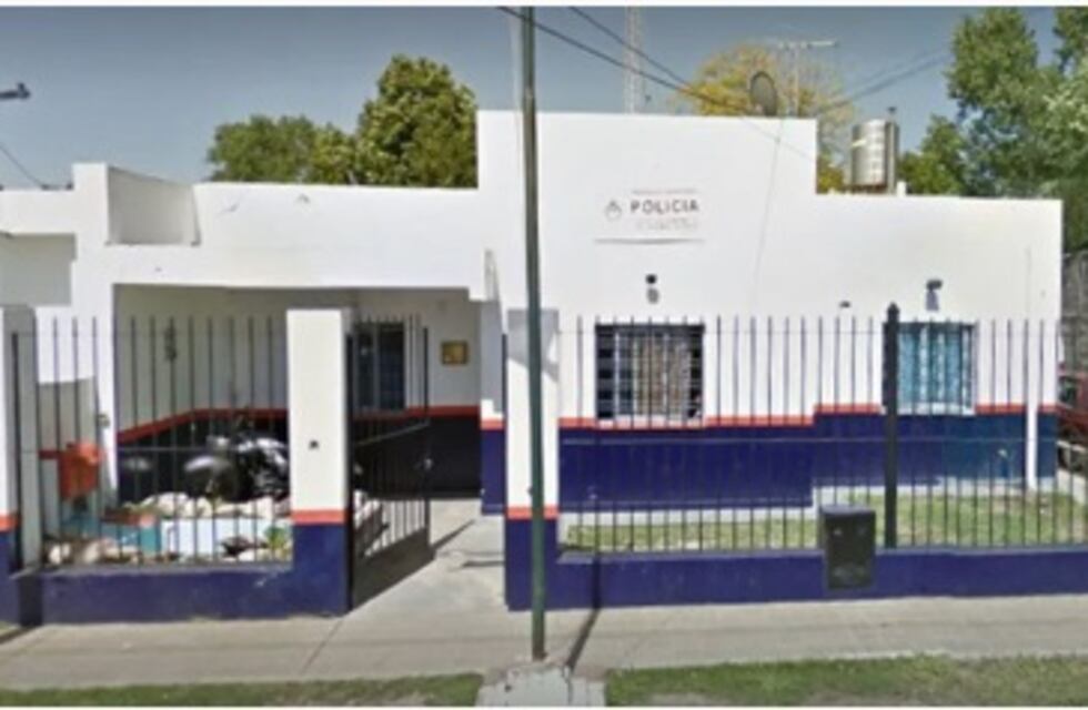 Un policía violaba a su hijastra de diez años: la madre de la niña lo encontró in fraganti