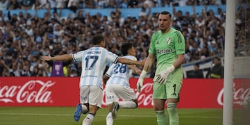 Racing le gana a River en Avelleneda, por un golazo de Santiago Solari.