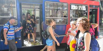 Un hombre mendocino fue arrojado desde un colectivo tras ser acusado de abuso sexual (imagen ilustrativa)