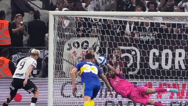 Agustín Rossi fue determinante al atajarla un penal a Róger Guedes.