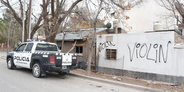 Policías provinciales habrían agredido al profesor acusado de abusar de sus alumnos de jardín.