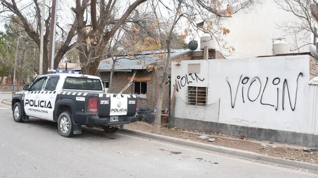 Policías provinciales habrían agredido al profesor acusado de abusar de sus alumnos de jardín.