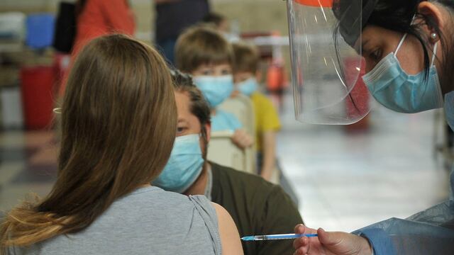 Vacunación contra el coronavirus. (Foto: Javier Ferreyra)