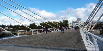 Puente peatonal "Centenario" de Villa Carlos Paz. (Foto: VíaCarlosPaz).