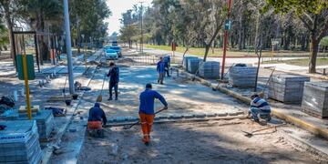 Adoquinado Costanera Arroyito Río Xanaes