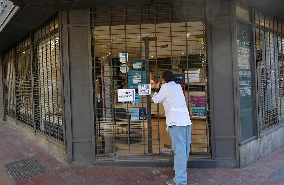 Escasa actividad comercial en el primer día hábil en fase 1