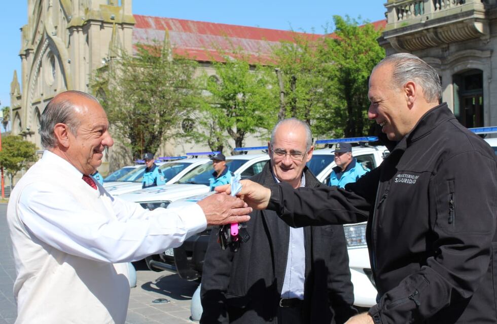 Sergio Berni estuvo en Tres Arroyos y entregó 12 nuevos patrulleros a la policía