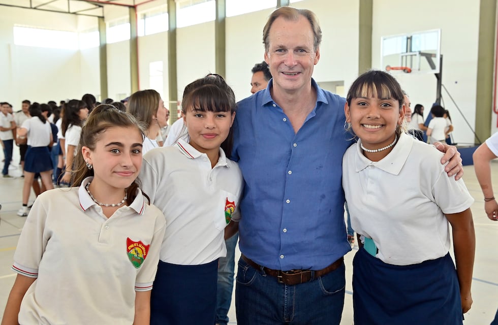 Bordet inauguró obras educativas y deportivas en Concordia