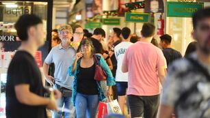Regalos navideños: más del 65% de las compras se realizan en los días previos (Nicolas Bravo / La voz)