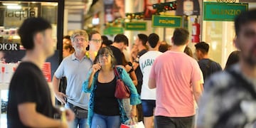 Regalos navideños: más del 65% de las compras se realizan en los días previos (Nicolas Bravo / La voz)