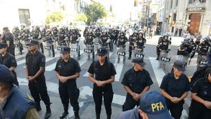 La Policía delimitó el paso de los movimientos sociales hacia Capital Federal.