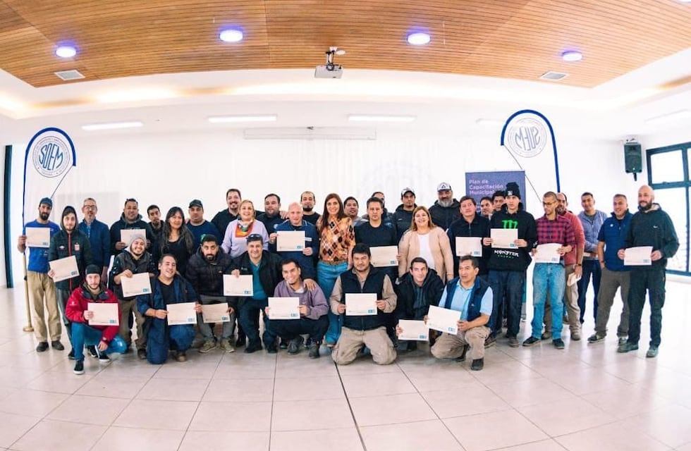 Más de 200 trabajadores municipales finalizaron la primera etapa de formación