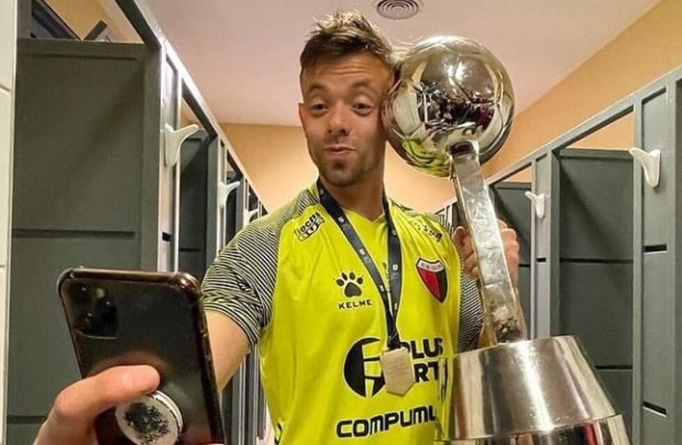 Leonardo Burián no puede reincorporarse a Colón y se complicó su renovación