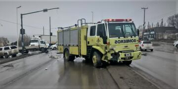 Chocó un camión de Bomberos que iban a asistir a un auto en Comodoro Rivadavia.