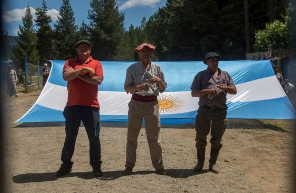 Nueva polémica por Lago Escondido: el Gobierno apuntó contra Joe Lewis por “conspirar contra la República”