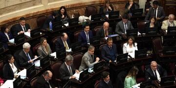 El bloque radical, presidido por Eduardo Vischi, votó con el oficialismo para postergar el debate jubilatorio (Foto: Clarín)