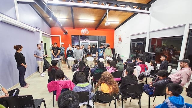 “Mar de Fueguitos” realizó un concierto didáctico junto a la “Familia del Tambor” y “Reencontrándonos”