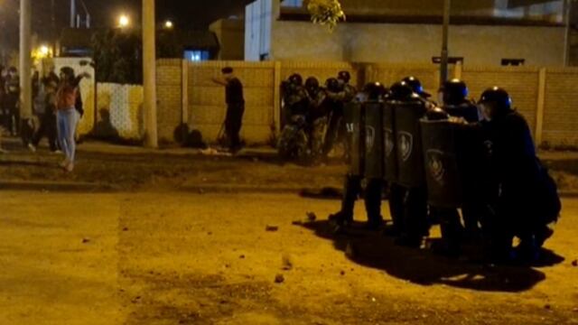 Incidentes en la manifestación pidiendo Justicia por el caso de una violación a un menor en el barrio 2 de Abril
