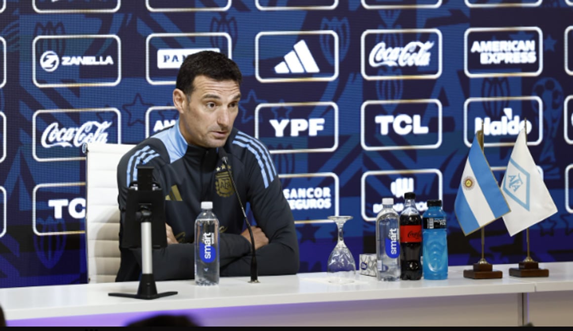 Scaloni dejó en claro que Lautaro Martínez podría ser titular mañana (Foto: Prensa AFA).