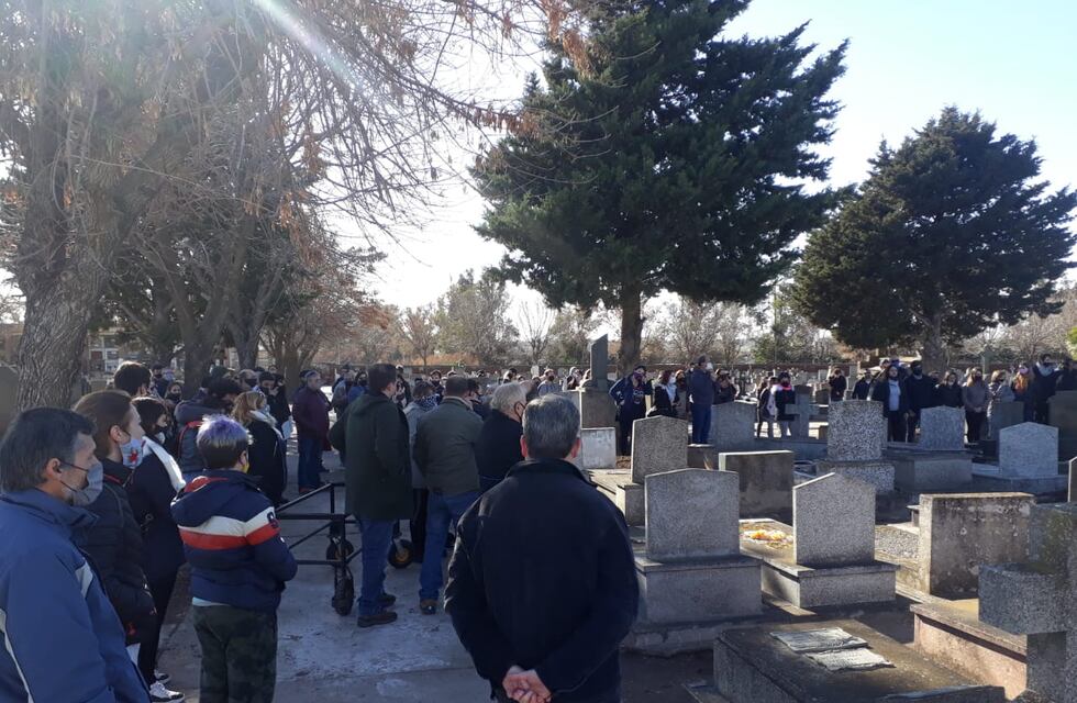 Familiares y amigos despidieron a Diego González