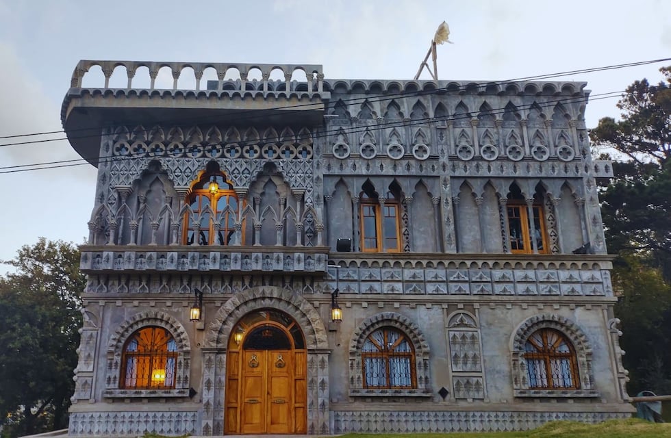 Cómo visitar el Palacio Augusto, el castillo gótico ubicado en pleno centro de Pinamar