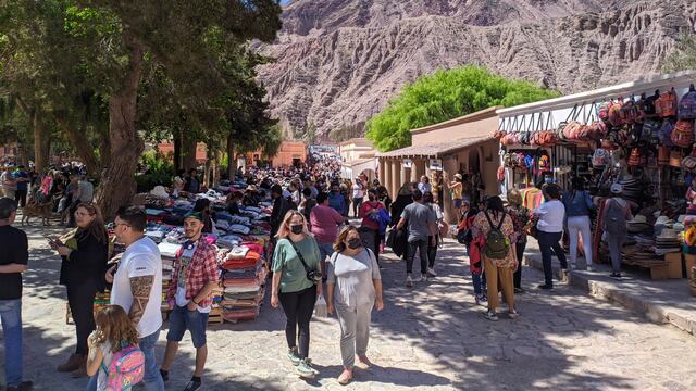 Un estupendo fin de semana largo disfruta el turismo que visita Purmamarca y toda la Quebrada de Humahuaca, en Jujuy.