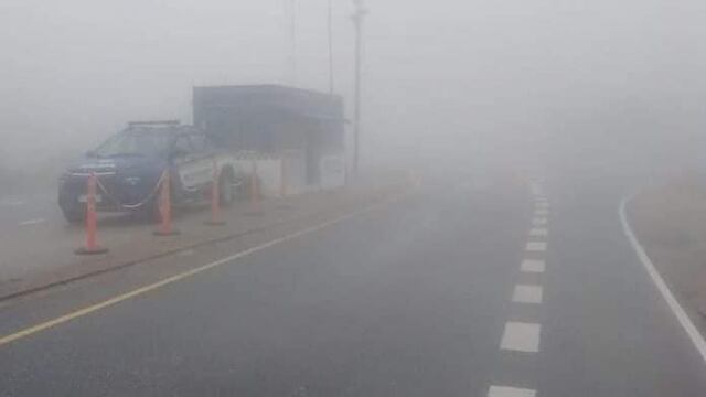Niebla en el camino de las Altas Cumbres. Se recomienda circular con precaución.