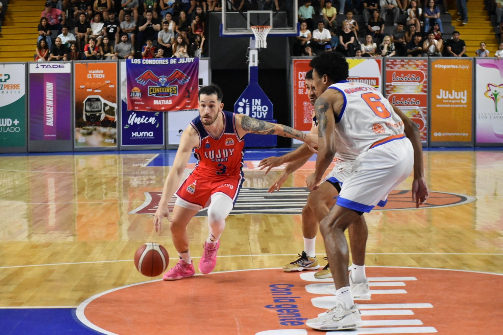 Los "cóndores" no pudieron extender la racha positiva de tres partidos ganados de local, al caer este domingo ante Rivadavia de Mendoza por un punto de diferencia.