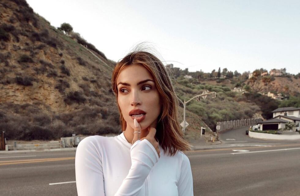 Agustina Agazzani deslumbró con un top y conjunto total black