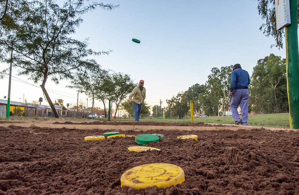 Gonzales Chaves: Deportes y Club Amigos de las Bochas preparan un Torneo de Tejo en verano