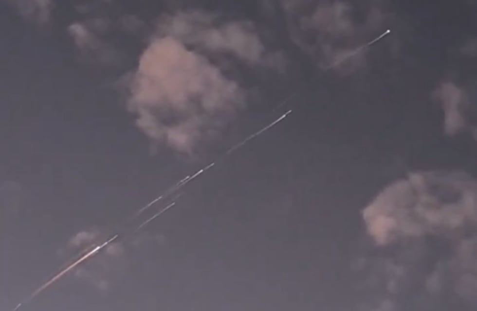Ráfagas de luces en el cielo: de qué se trata el fenómeno que se vio en Rosario