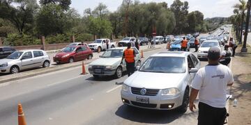 Control en los ingresos de Carlos Paz. (Foto: Municipalidad VCP).