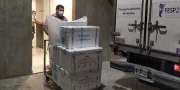 La agresiva campaña de vacunación implementada por el Ministerio de Salud de Jujuy llega a los barrios, en busca de los vecinos que aún no se inmunizaron.