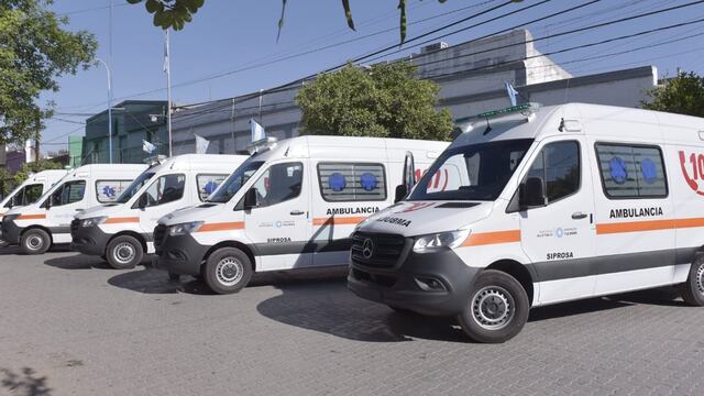 Jaldo entregó ambulancias en las comunas de Simoca.