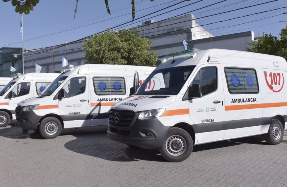 Jaldo entregó ambulancias en las comunas de Simoca