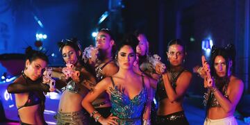 Lali Espósito, en el clip de "Cómprame un brishito". (Sony Music)
