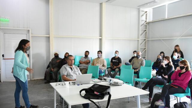 Las Cooperativas de Recicladores Urbanos sumaron un nuevo vehículo para la prestación de servicios en el Área Industrial