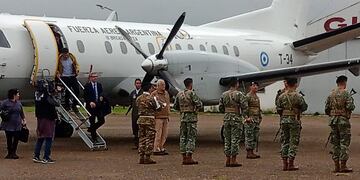 Jorge Taiana en el Aeropuerto de Gualeguaychú. Foto: Bomberos Voluntarios