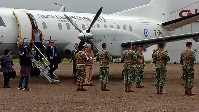 Jorge Taiana en el Aeropuerto de Gualeguaychú. Foto: Bomberos Voluntarios