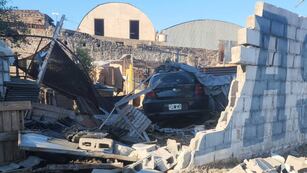 Perdió el control de su auto y destrozó un refugio de animales.