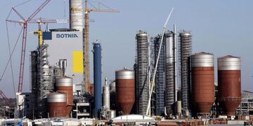 UPM-Botnia: la pastera instalada en Fray Bentos a orillas del río Uruguay.