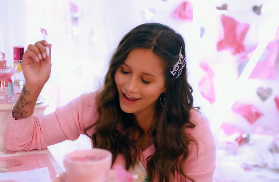 Agustina Budonnet estrenó su nuevo sencillo veraniego