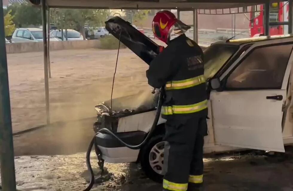 Susto en el Hospital de Niños de Córdoba, por el incendio de un auto