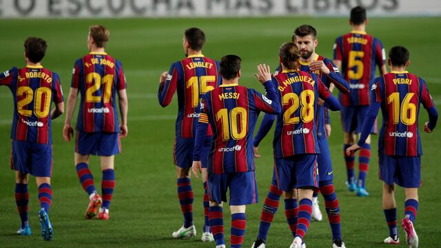 Los saludos de los futbolistas del Barcelona para Lionel Messi.